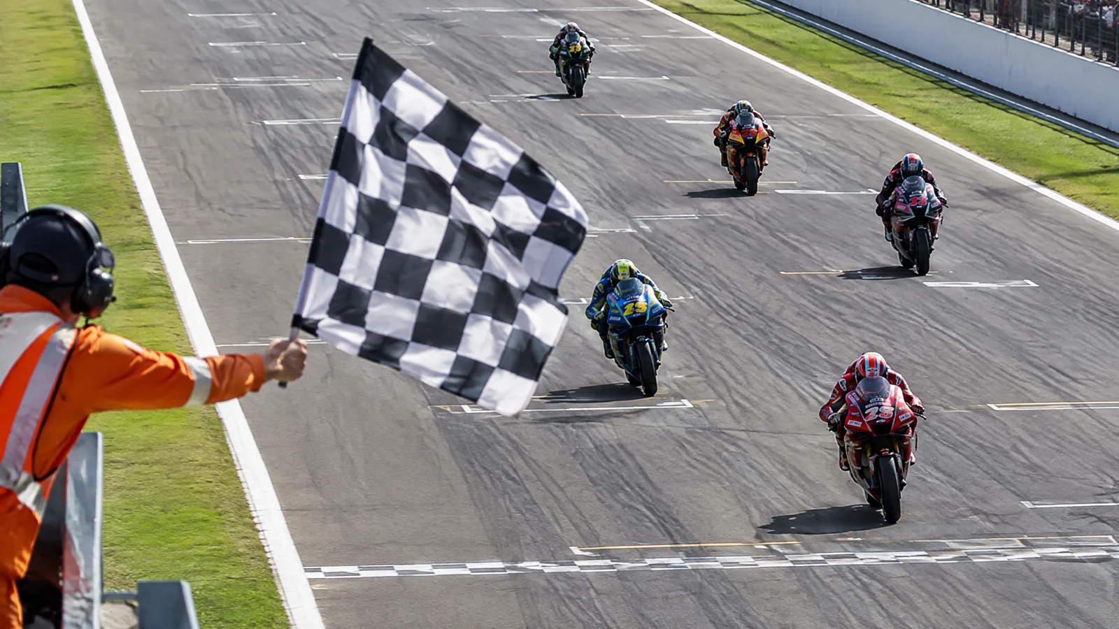 Experience an actual MotoGP Race Betting! visual